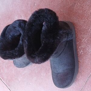 SO Kohl's Womens Abigail Boots Faux Fur Black Slip On Button Detail Size 10M